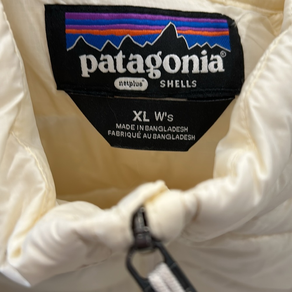 PATAGONIA | Women's Down Jacket - Picture 6 of 9